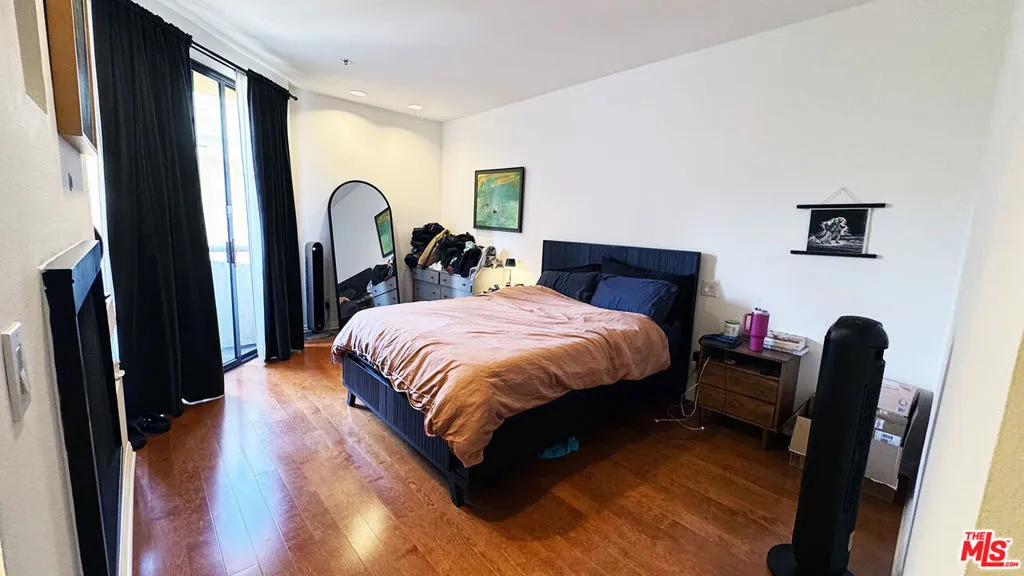 326 Westminster Avenue 201, Los Angeles, California 90020 home-pic-16